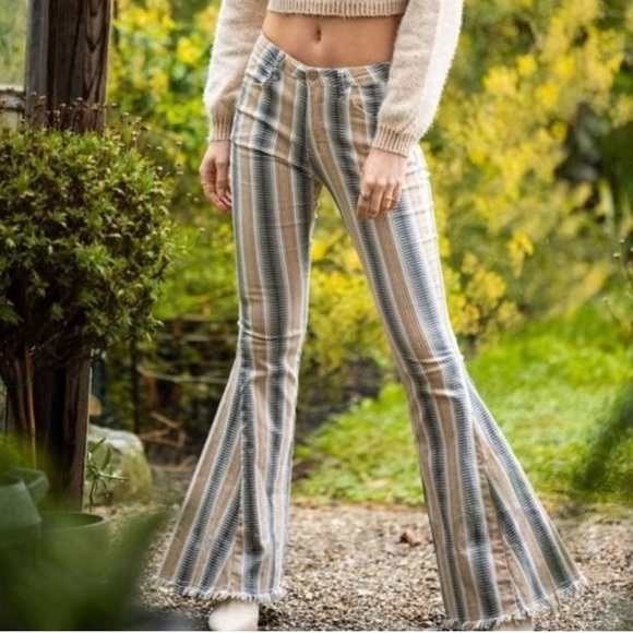 ALTAR'D STATE Boho Print Bell Bottomed Flared Jeans Size Small - Picture 2 of 6